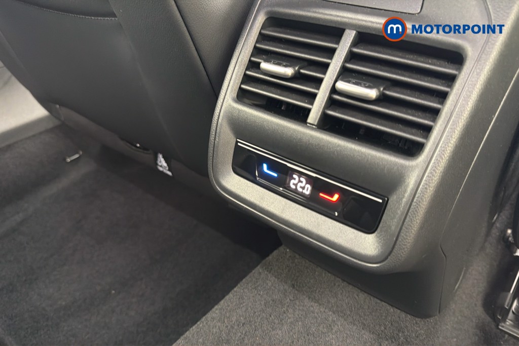 Volkswagen Passat R-Line Automatic Petrol Plug-In Hybrid Estate - Stock Number (1668998) - 30th supplementary image