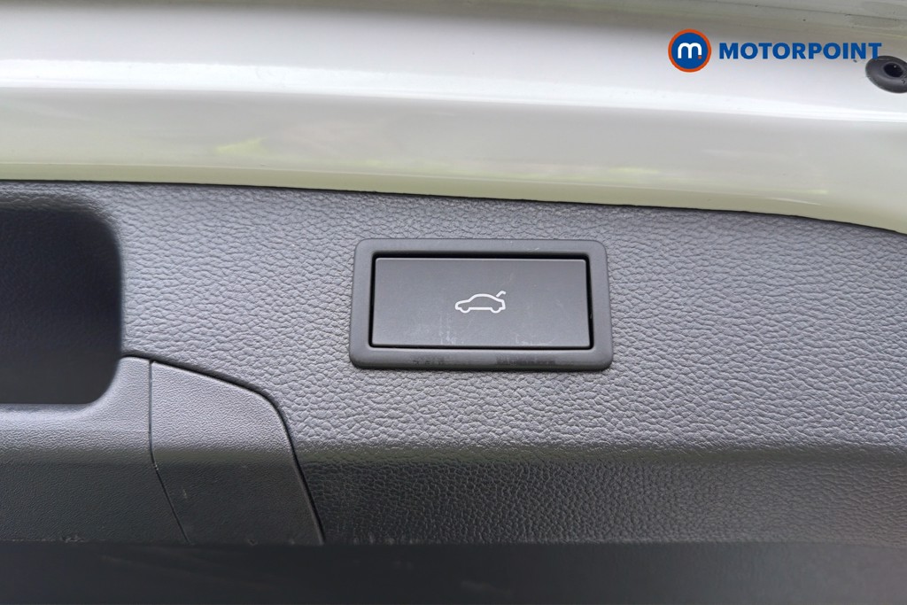 Volkswagen Passat R-Line Automatic Petrol Plug-In Hybrid Estate - Stock Number (1668998) - 35th supplementary image