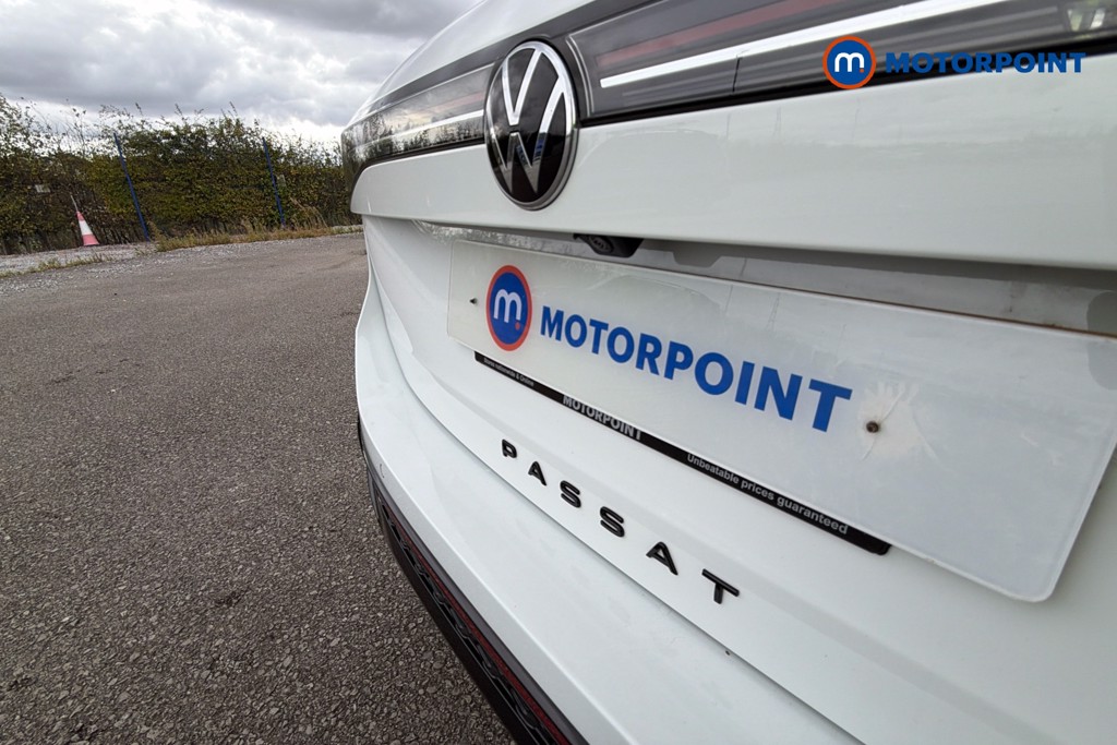 Volkswagen Passat R-Line Automatic Petrol Plug-In Hybrid Estate - Stock Number (1668998) - 37th supplementary image
