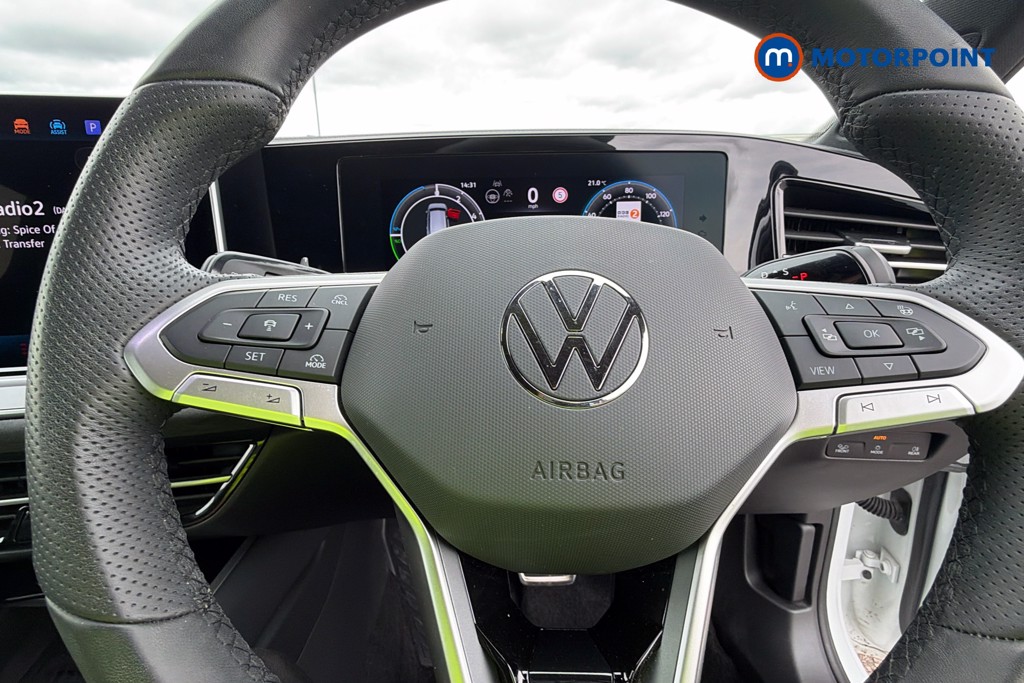 Volkswagen Passat R-Line Automatic Petrol Plug-In Hybrid Estate - Stock Number (1669000) - 5th supplementary image