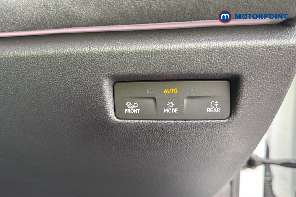 Volkswagen Passat R-Line Automatic Petrol Plug-In Hybrid Estate - Stock Number (1669000) - 17th supplementary image