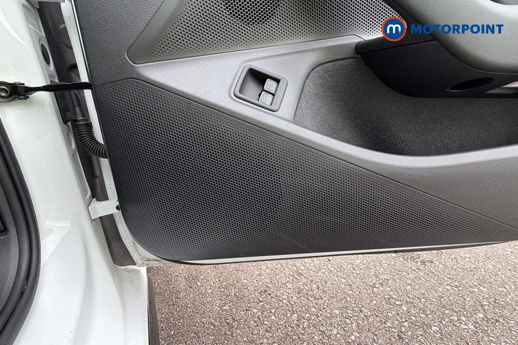 Volkswagen Passat R-Line Automatic Petrol Plug-In Hybrid Estate - Stock Number (1669000) - 21st supplementary image