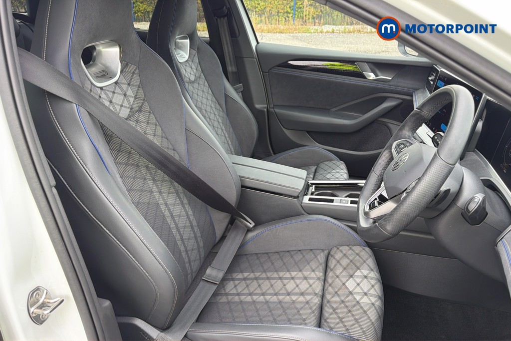 Volkswagen Passat R-Line Automatic Petrol Plug-In Hybrid Estate - Stock Number (1669000) - 22nd supplementary image