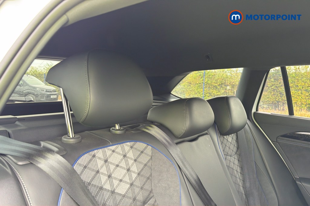 Volkswagen Passat R-Line Automatic Petrol Plug-In Hybrid Estate - Stock Number (1669000) - 23rd supplementary image