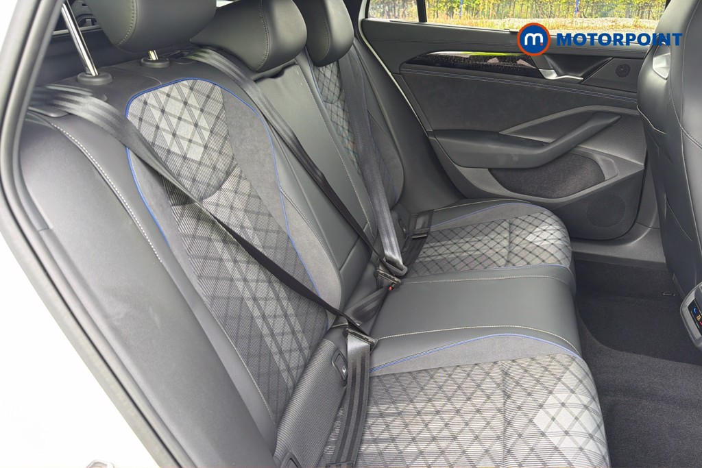 Volkswagen Passat R-Line Automatic Petrol Plug-In Hybrid Estate - Stock Number (1669000) - 28th supplementary image