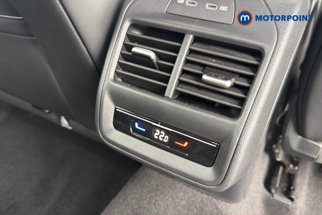 Volkswagen Passat R-Line Automatic Petrol Plug-In Hybrid Estate - Stock Number (1669000) - 30th supplementary image