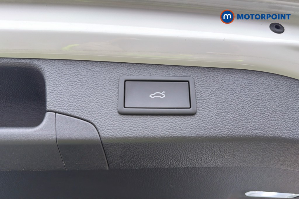 Volkswagen Passat R-Line Automatic Petrol Plug-In Hybrid Estate - Stock Number (1669000) - 35th supplementary image
