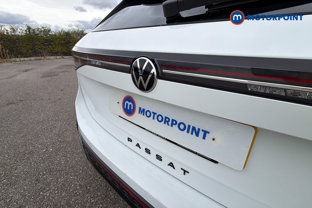 Volkswagen Passat R-Line Automatic Petrol Plug-In Hybrid Estate - Stock Number (1669000) - 37th supplementary image