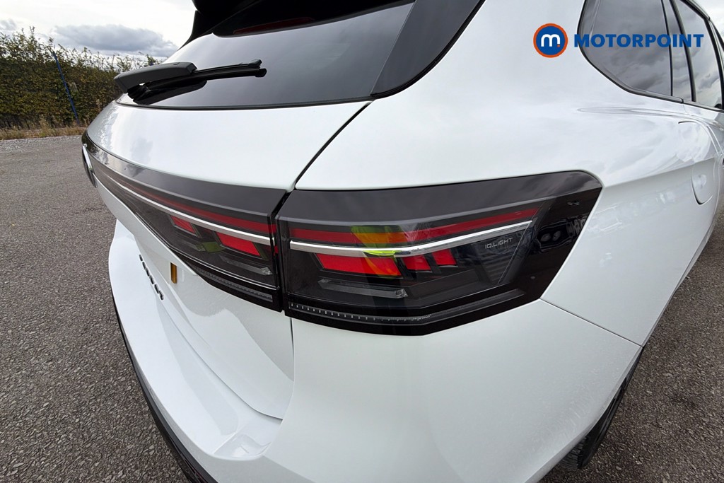 Volkswagen Passat R-Line Automatic Petrol Plug-In Hybrid Estate - Stock Number (1669000) - 38th supplementary image