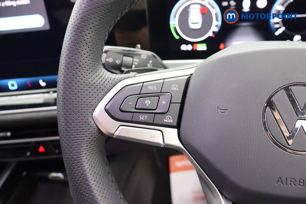 Volkswagen Passat R-Line Automatic Petrol Plug-In Hybrid Estate - Stock Number (1669007) - 2nd supplementary image