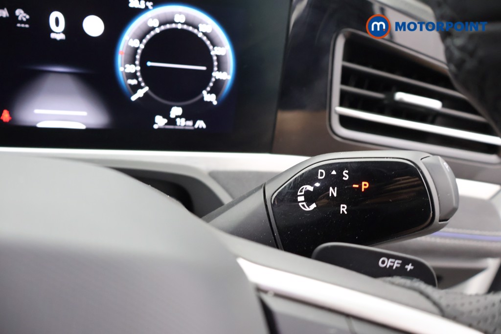 Volkswagen Passat R-Line Automatic Petrol Plug-In Hybrid Estate - Stock Number (1669007) - 6th supplementary image