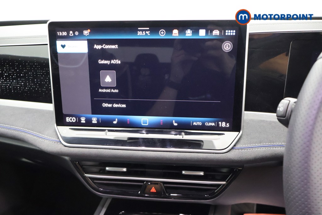 Volkswagen Passat R-Line Automatic Petrol Plug-In Hybrid Estate - Stock Number (1669007) - 8th supplementary image