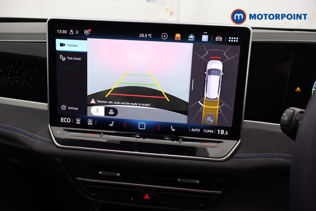 Volkswagen Passat R-Line Automatic Petrol Plug-In Hybrid Estate - Stock Number (1669007) - 9th supplementary image