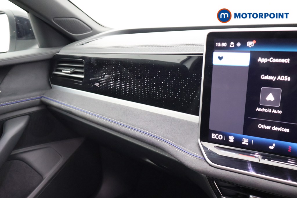 Volkswagen Passat R-Line Automatic Petrol Plug-In Hybrid Estate - Stock Number (1669007) - 11th supplementary image