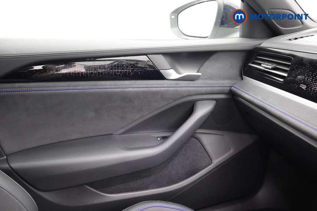 Volkswagen Passat R-Line Automatic Petrol Plug-In Hybrid Estate - Stock Number (1669007) - 12th supplementary image