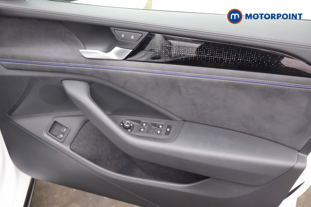 Volkswagen Passat R-Line Automatic Petrol Plug-In Hybrid Estate - Stock Number (1669007) - 13th supplementary image