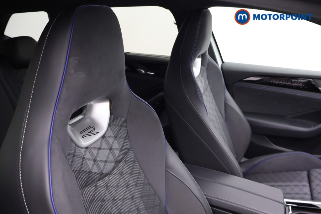 Volkswagen Passat R-Line Automatic Petrol Plug-In Hybrid Estate - Stock Number (1669007) - 16th supplementary image