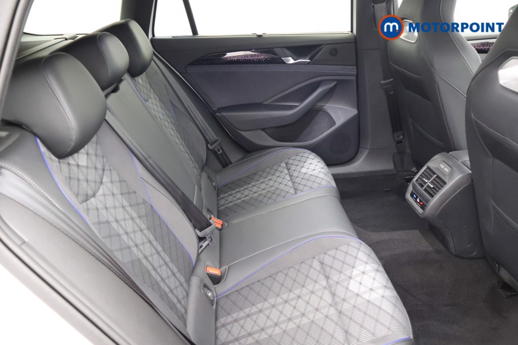 Volkswagen Passat R-Line Automatic Petrol Plug-In Hybrid Estate - Stock Number (1669007) - 17th supplementary image