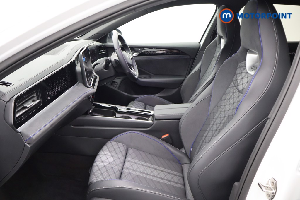Volkswagen Passat R-Line Automatic Petrol Plug-In Hybrid Estate - Stock Number (1669007) - 21st supplementary image