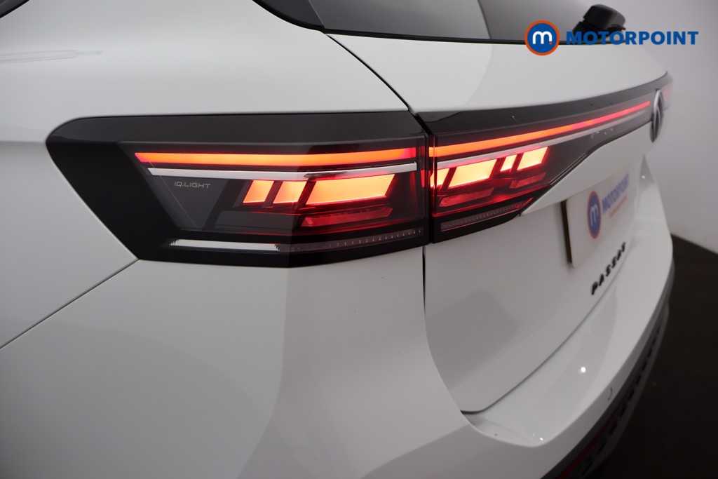 Volkswagen Passat R-Line Automatic Petrol Plug-In Hybrid Estate - Stock Number (1669007) - 26th supplementary image