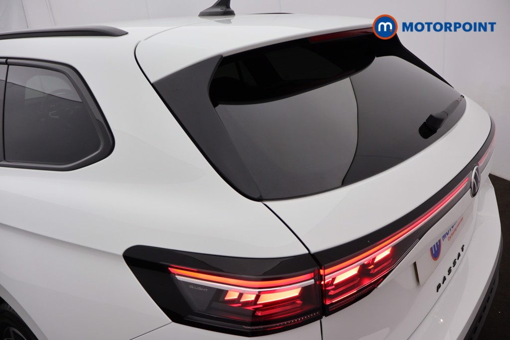 Volkswagen Passat R-Line Automatic Petrol Plug-In Hybrid Estate - Stock Number (1669007) - 27th supplementary image