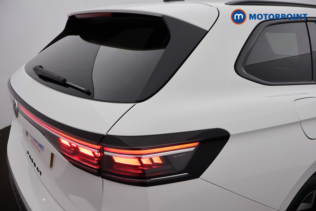 Volkswagen Passat R-Line Automatic Petrol Plug-In Hybrid Estate - Stock Number (1669007) - 29th supplementary image