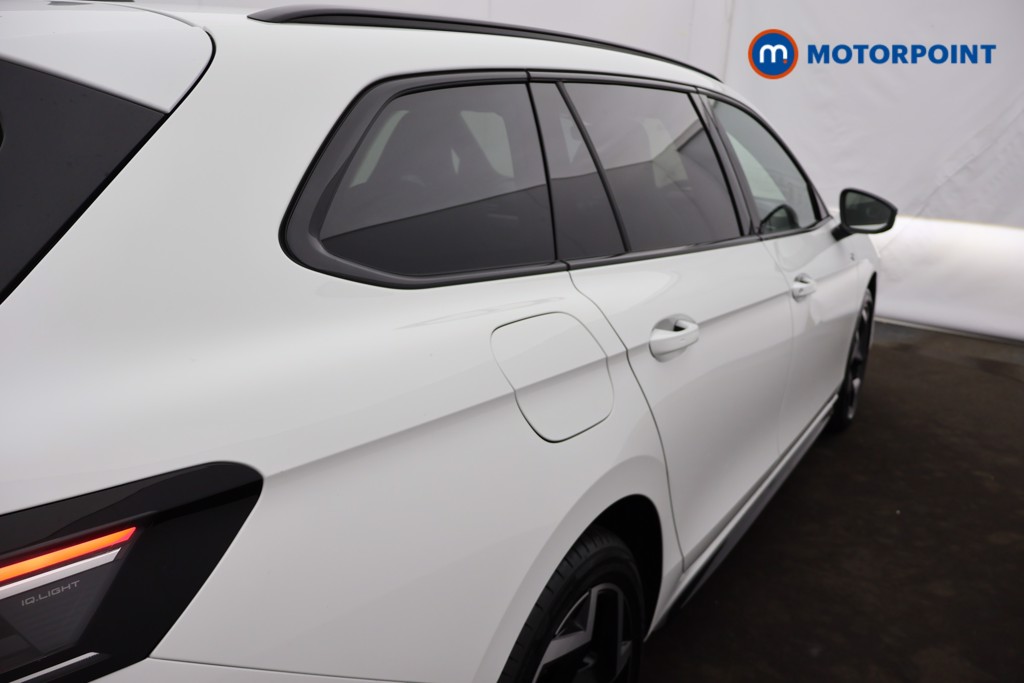 Volkswagen Passat R-Line Automatic Petrol Plug-In Hybrid Estate - Stock Number (1669007) - 30th supplementary image