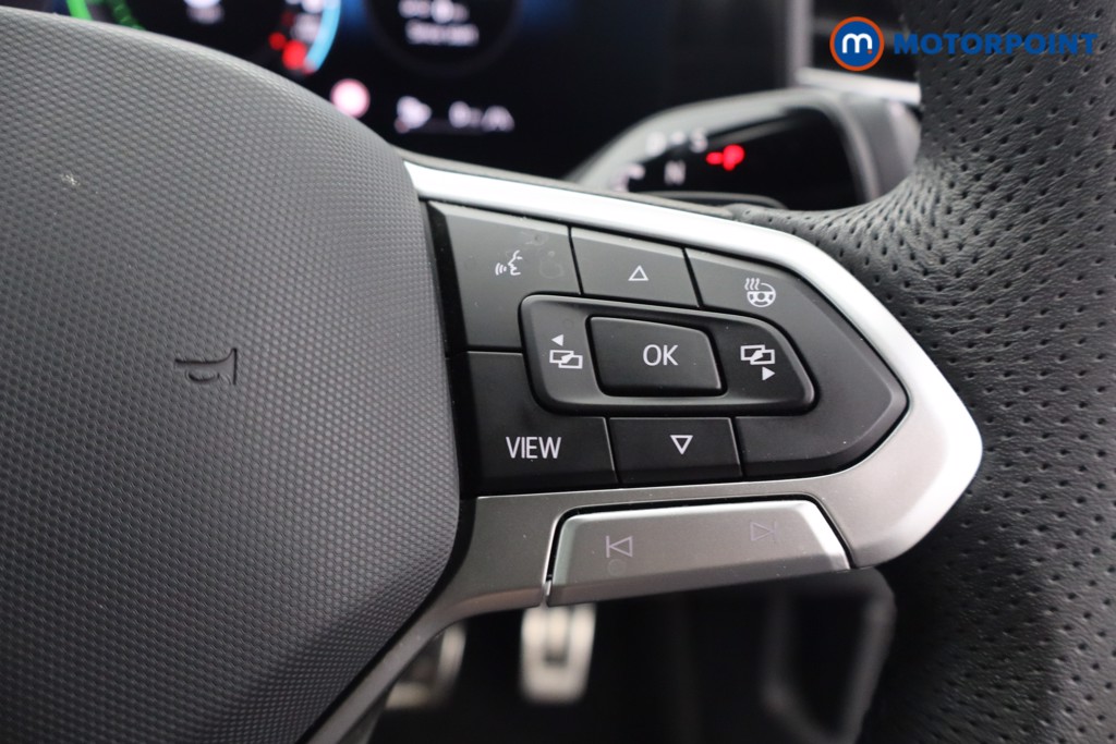 Volkswagen Passat R-Line Automatic Petrol Plug-In Hybrid Estate - Stock Number (1669027) - 5th supplementary image