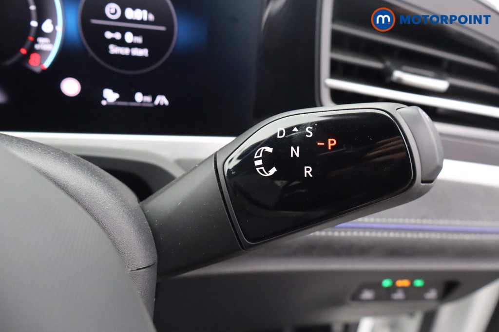 Volkswagen Passat R-Line Automatic Petrol Plug-In Hybrid Estate - Stock Number (1669027) - 7th supplementary image