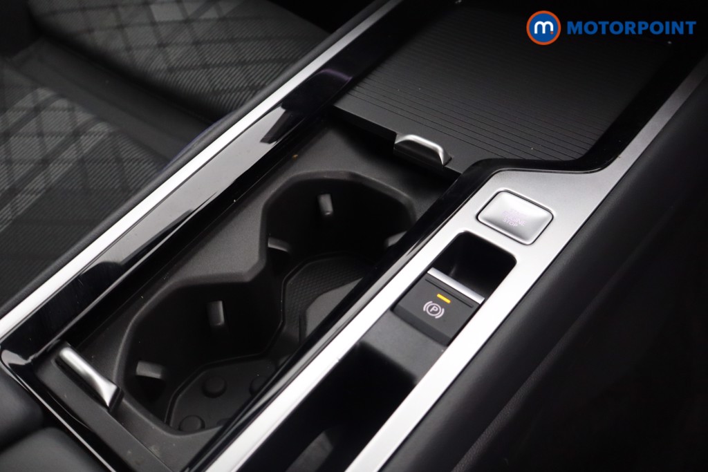 Volkswagen Passat R-Line Automatic Petrol Plug-In Hybrid Estate - Stock Number (1669027) - 10th supplementary image