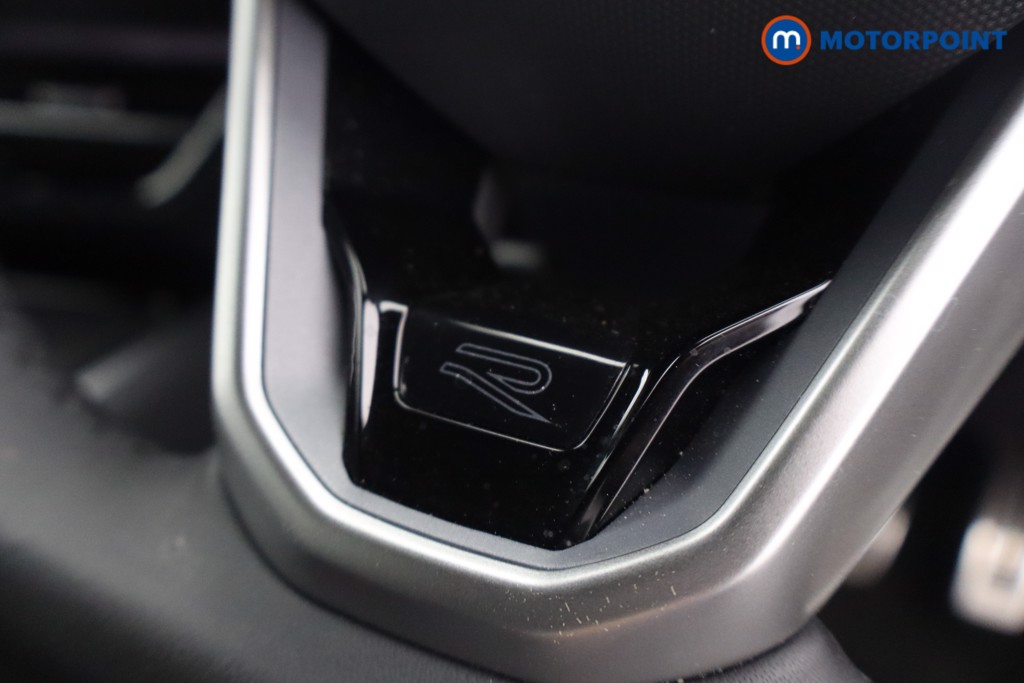 Volkswagen Passat R-Line Automatic Petrol Plug-In Hybrid Estate - Stock Number (1669027) - 17th supplementary image