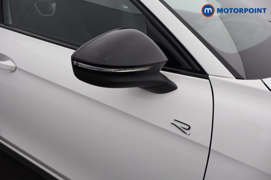 Volkswagen Passat R-Line Automatic Petrol Plug-In Hybrid Estate - Stock Number (1669027) - 18th supplementary image