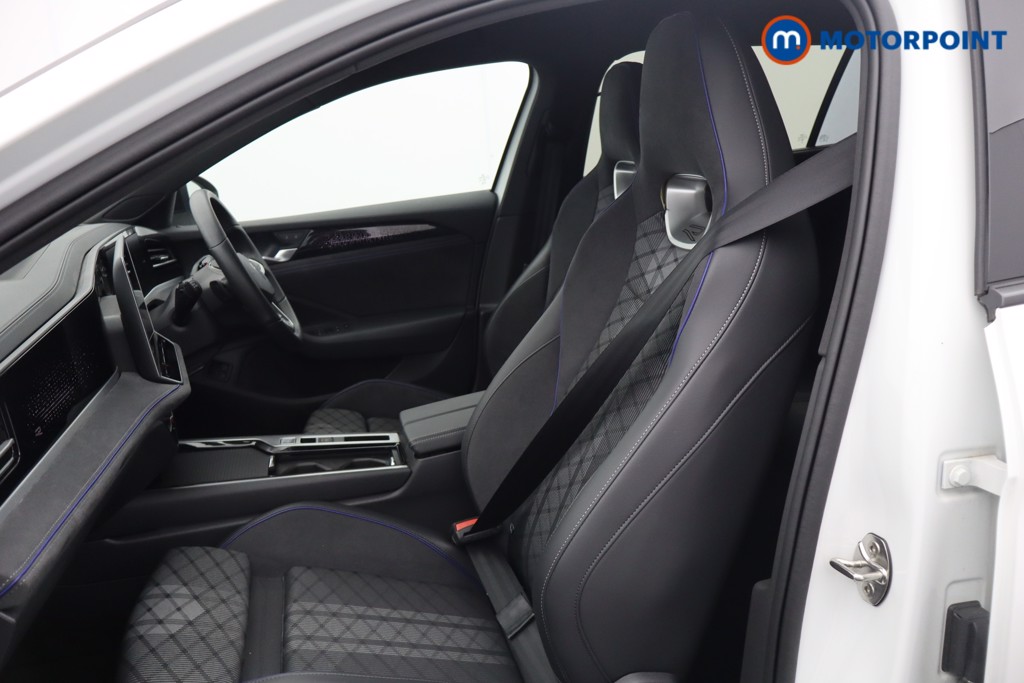Volkswagen Passat R-Line Automatic Petrol Plug-In Hybrid Estate - Stock Number (1669027) - 22nd supplementary image