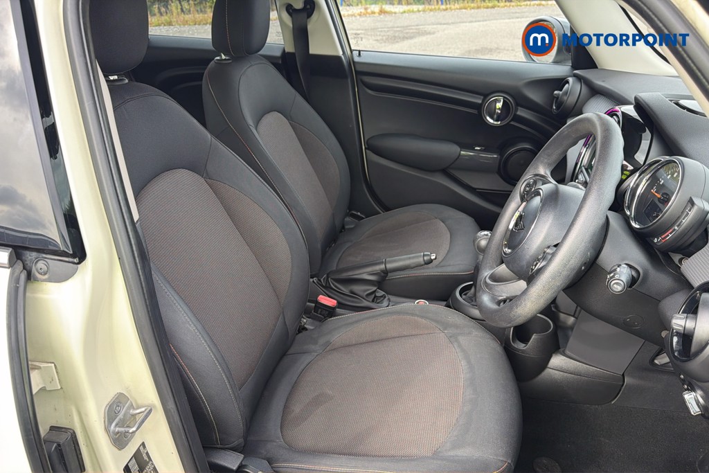 Mini Hatchback Cooper Classic Manual Petrol Hatchback - Stock Number (1669257) - 22nd supplementary image