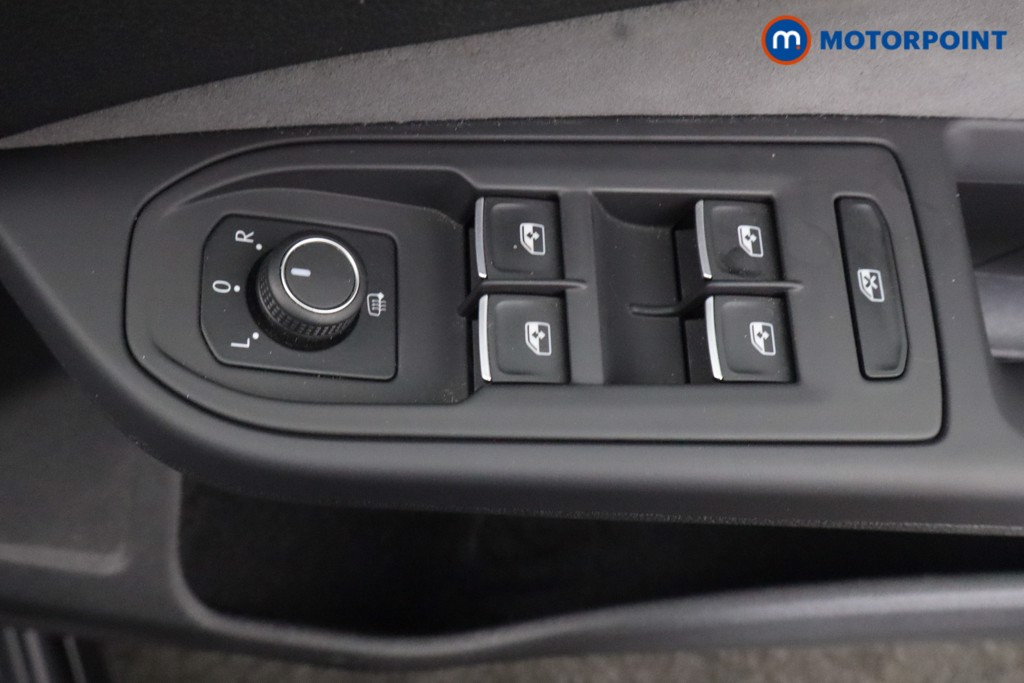 Volkswagen Golf R-Line Automatic Petrol Hatchback - Stock Number (1669433) - 17th supplementary image
