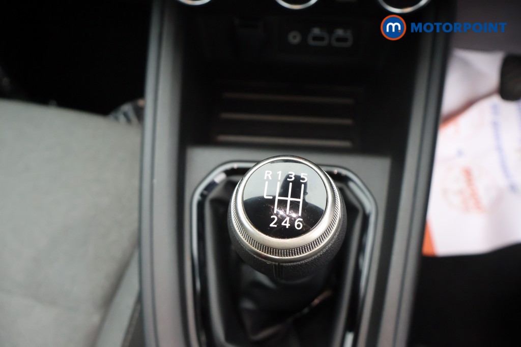 Renault Clio Evolution Manual Petrol Hatchback - Stock Number (1669911) - 9th supplementary image