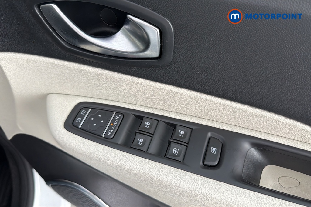 Renault Captur Gt Line Manual Petrol SUV - Stock Number (1670775) - 19th supplementary image