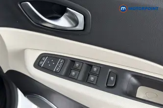 Renault Captur Gt Line Manual Petrol SUV - Stock Number (1670775) - 19th supplementary image
