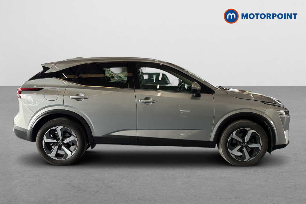 Nissan Qashqai N-Connecta Manual Petrol SUV - Stock Number (1614328) - Passenger side