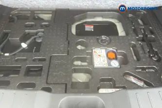 Nissan Juke N-Connecta Automatic Petrol-Electric Hybrid SUV - Stock Number (1652709) - 33rd supplementary image