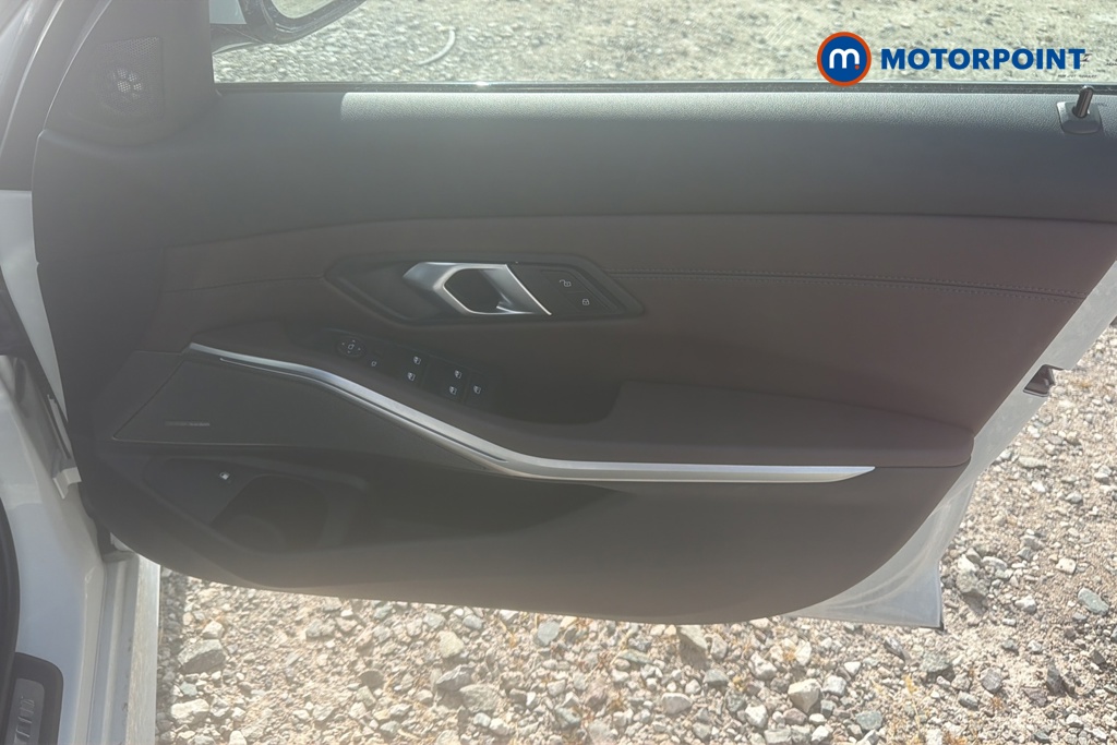BMW 3 Series M Sport Automatic Petrol Plug-In Hybrid Saloon - Stock Number (1659053) - 18th supplementary image