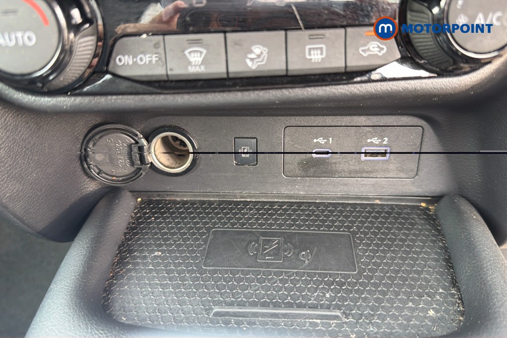Nissan Juke N-Connecta Automatic Petrol-Electric Hybrid SUV - Stock Number (1660388) - 5th supplementary image