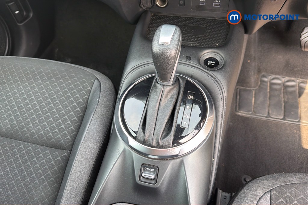 Nissan Juke N-Connecta Automatic Petrol-Electric Hybrid SUV - Stock Number (1660388) - 6th supplementary image