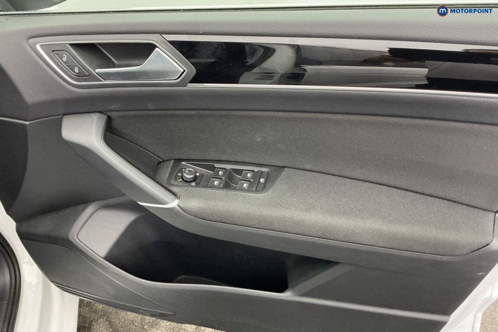 Volkswagen Touran SEL Automatic Petrol People Carrier - Stock Number (1663469) - 19th supplementary image