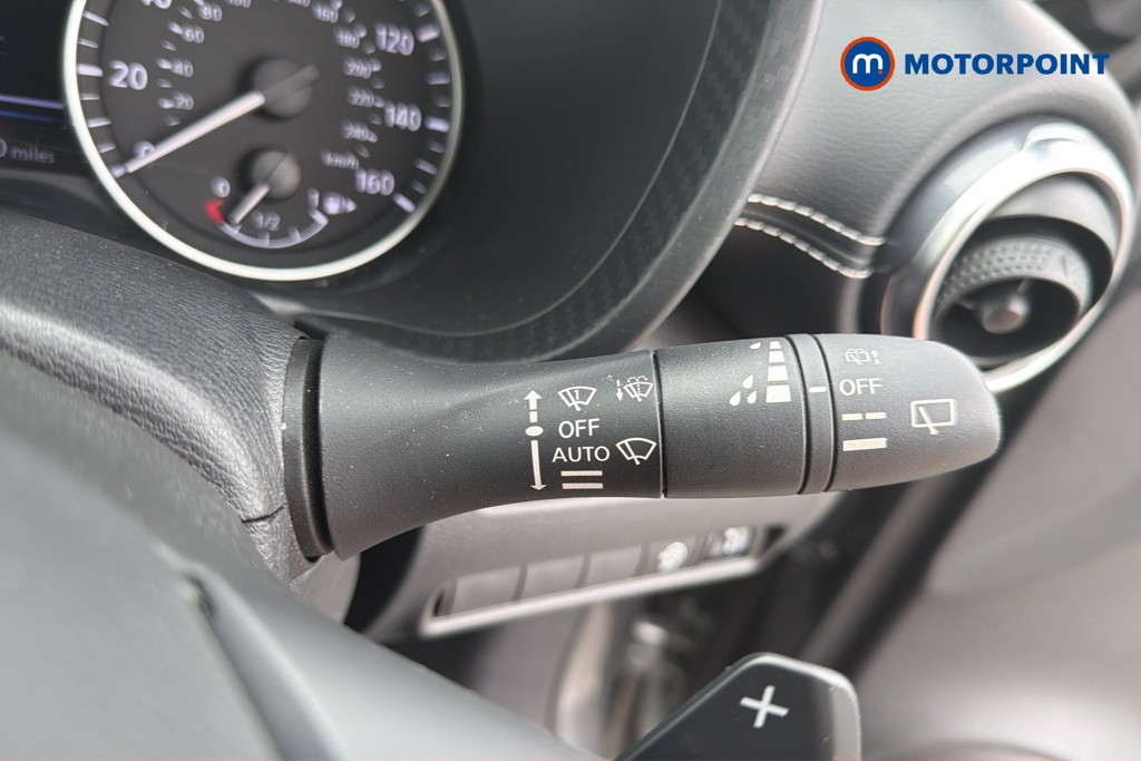 Nissan Juke N-Connecta Automatic Petrol SUV - Stock Number (1665111) - 2nd supplementary image