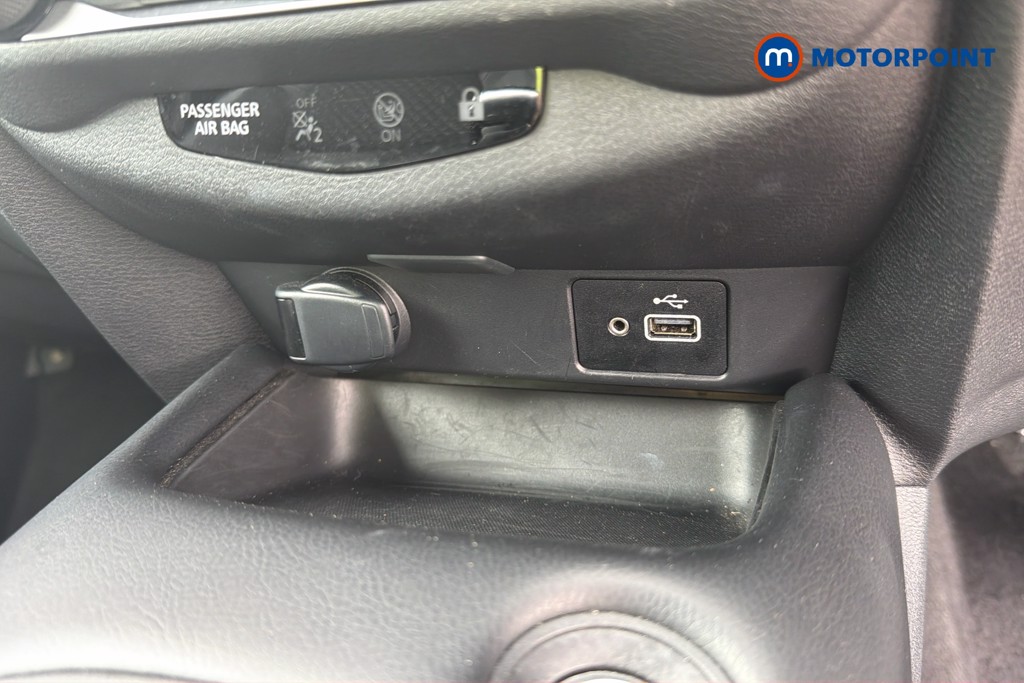 Nissan Juke N-Connecta Automatic Petrol SUV - Stock Number (1665111) - 5th supplementary image