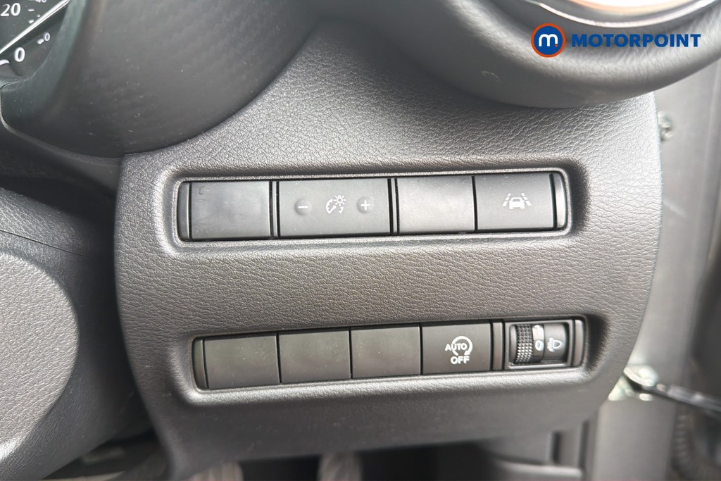 Nissan Juke N-Connecta Automatic Petrol SUV - Stock Number (1665111) - 9th supplementary image