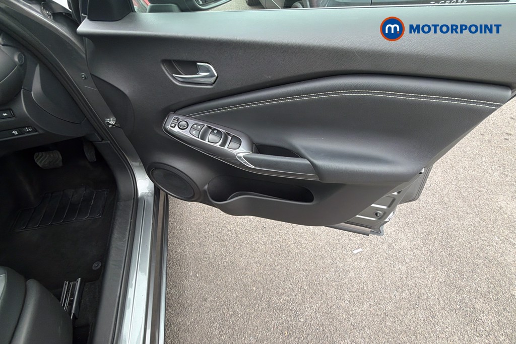 Nissan Juke N-Connecta Automatic Petrol SUV - Stock Number (1665111) - 38th supplementary image