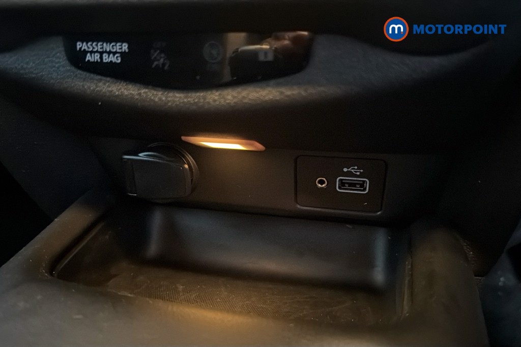 Nissan Juke N-Connecta Automatic Petrol SUV - Stock Number (1665710) - 17th supplementary image