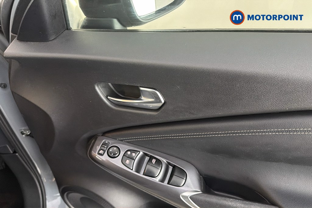 Nissan Juke N-Connecta Automatic Petrol SUV - Stock Number (1665710) - 42nd supplementary image